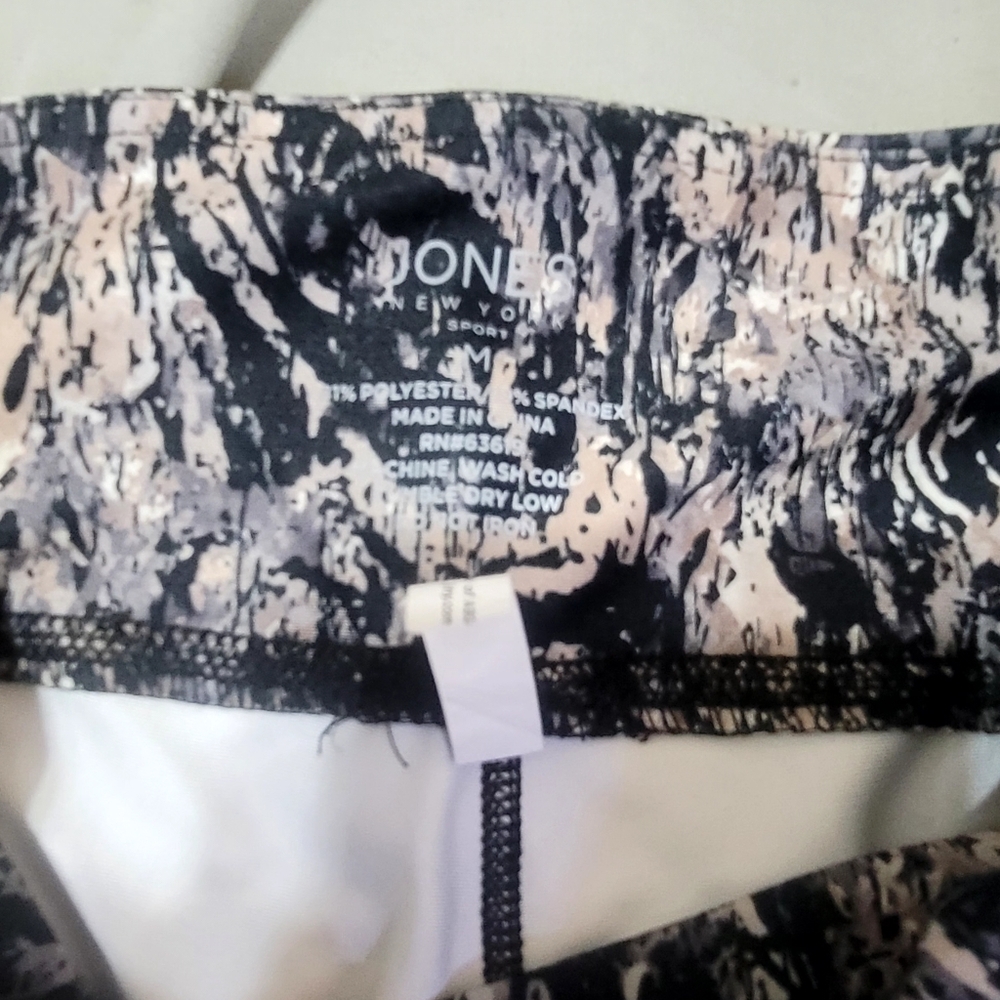 BOGO🌟 Cropped Leggings - Picture 5 of 8